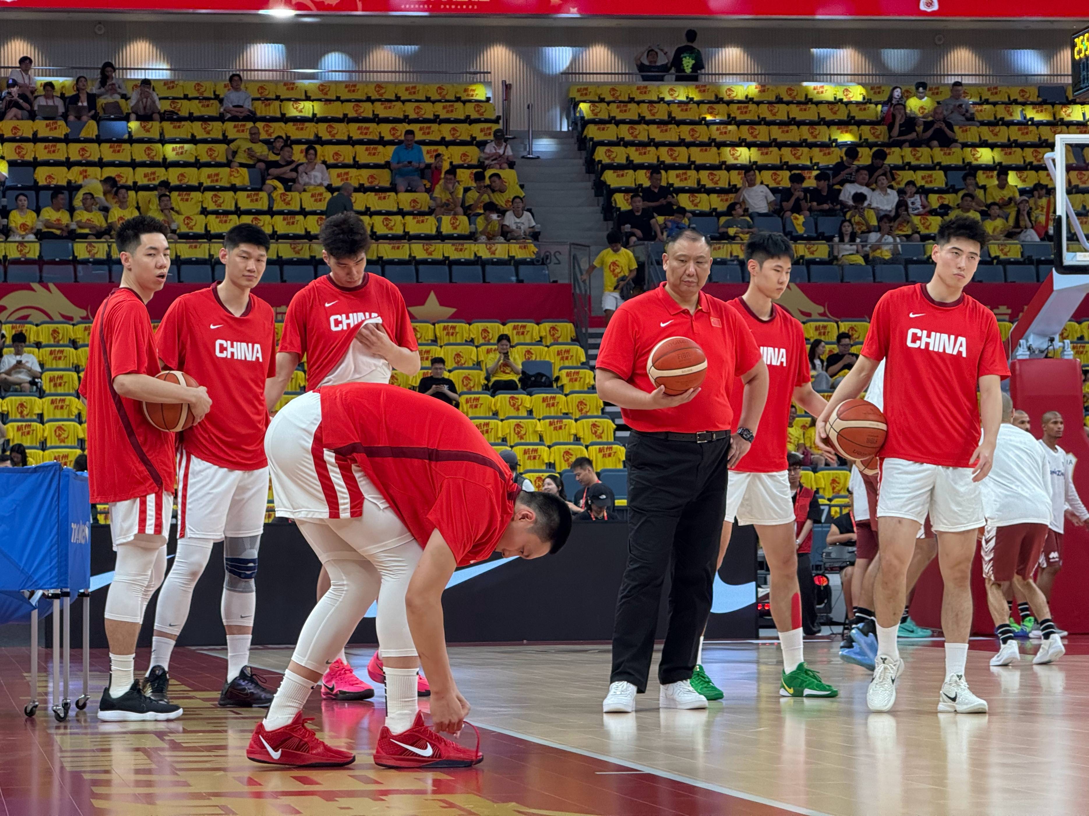 包含广厦男篮加时末段防线松动；志在CBA季后赛名次提升；媒体盛赞；轮换策略成焦点的词条